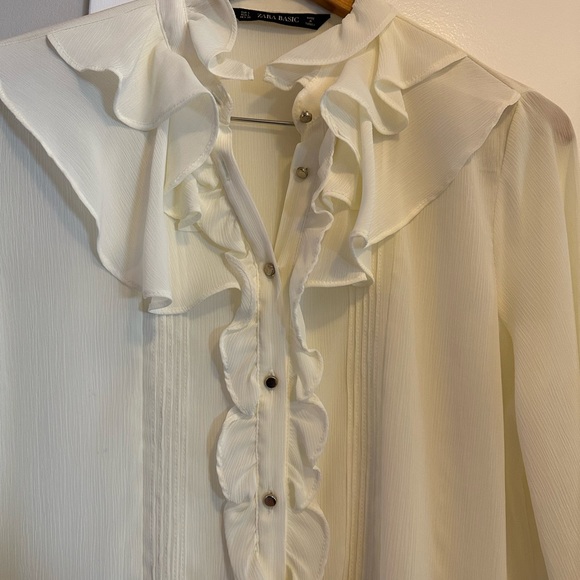 Zara Basic blouse in Size: Large - Picture 2 of 5